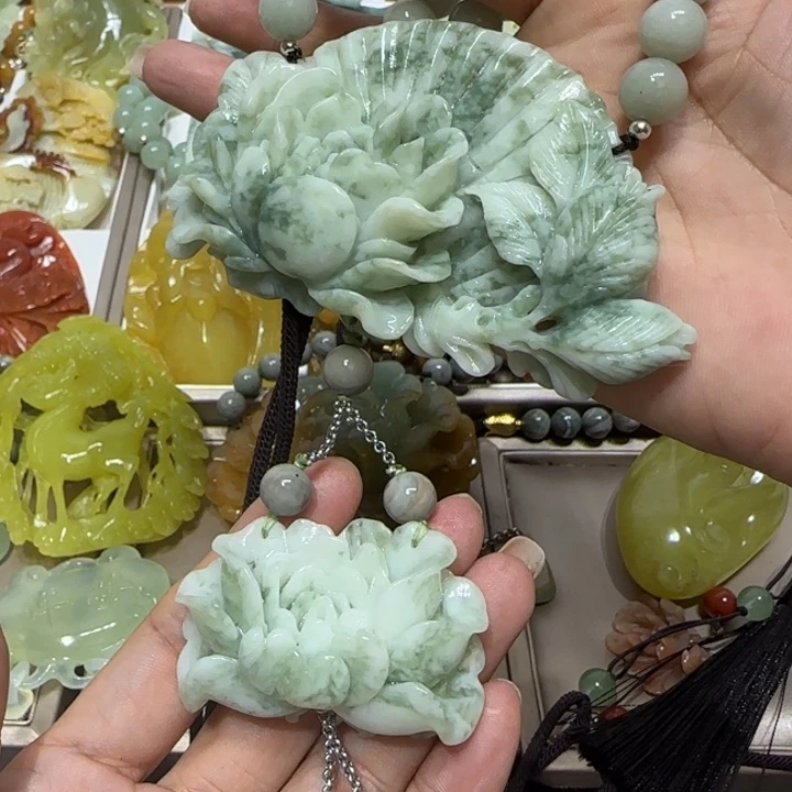 蛇纹石玉吊坠未镶嵌