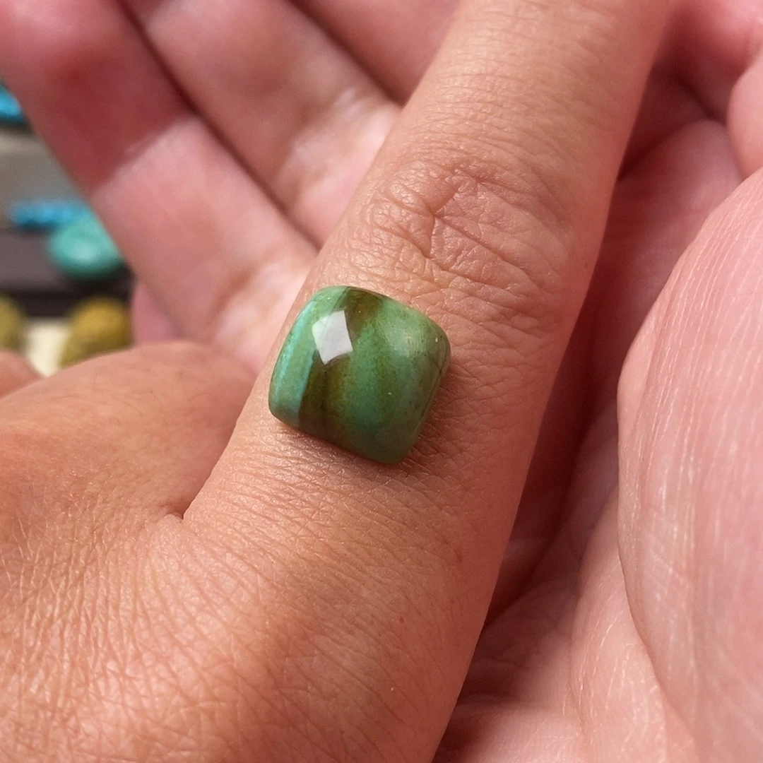 绿松石未镶嵌颈饰