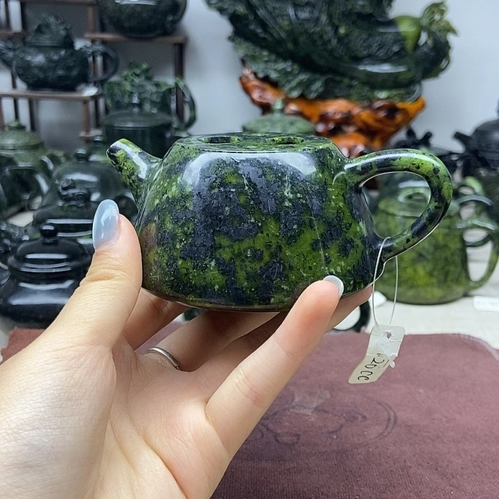 天然藏玉药王石瓜皮绿牛鼻壶