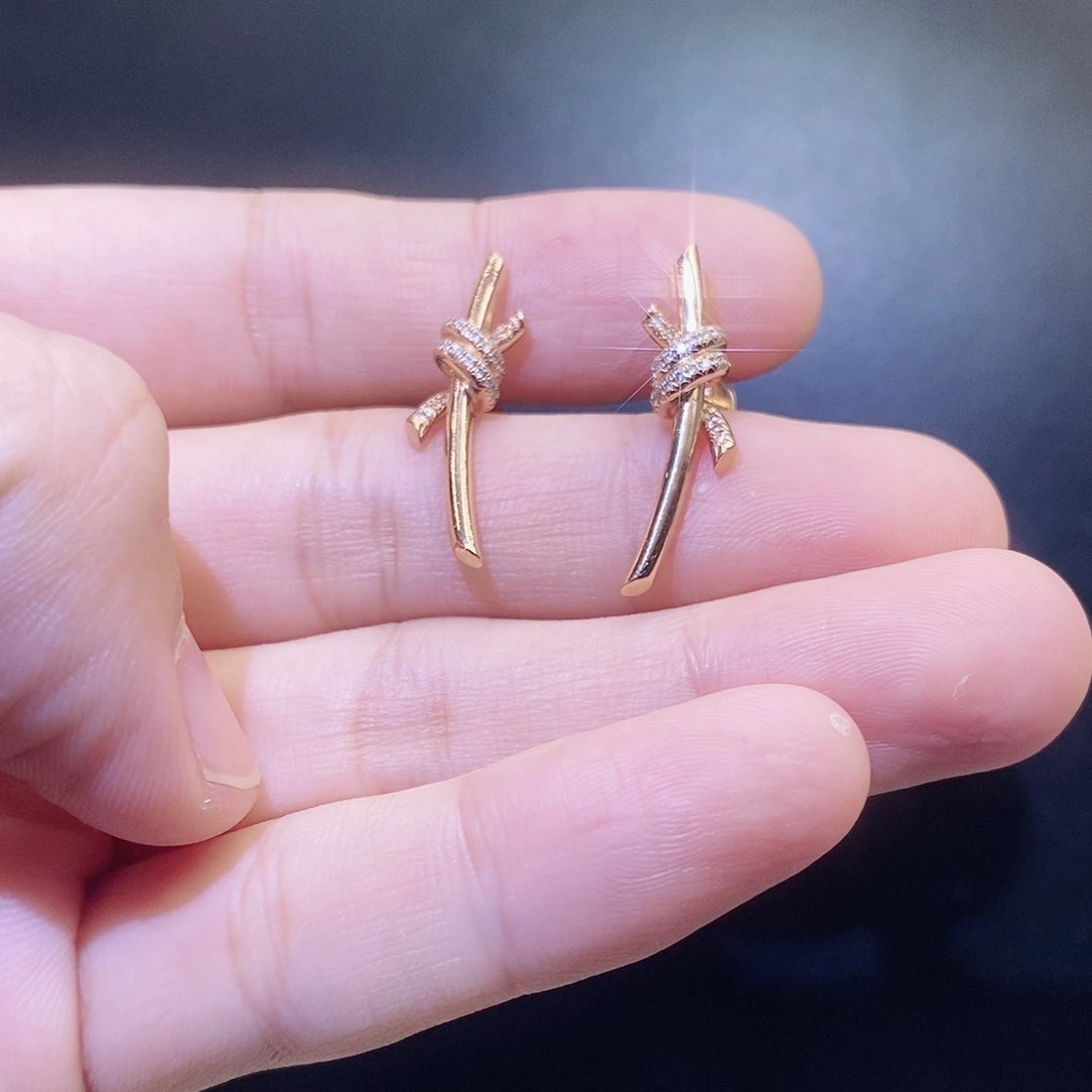 钻石耳饰18K金镶嵌绳结耳针K玫