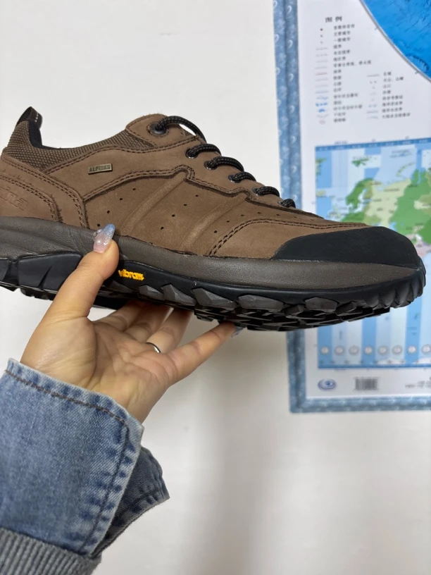 男士高端户外徒步登山旅游越野跑鞋卡其