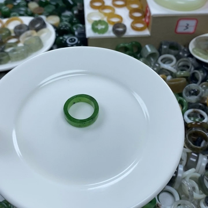 麦***！和田玉（碧玉）未镶嵌挂件