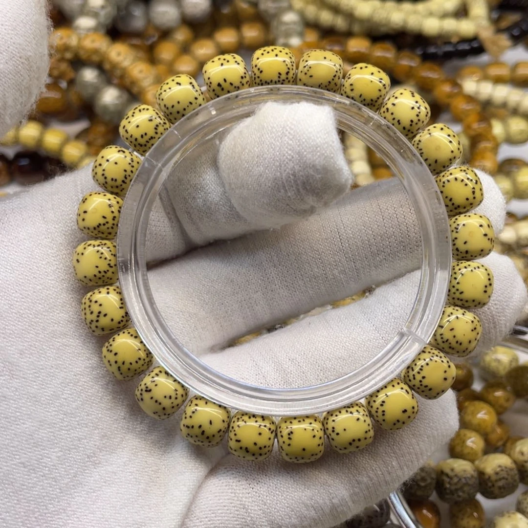 星月菩提吊坠鸡油黄9/8双留白小细星