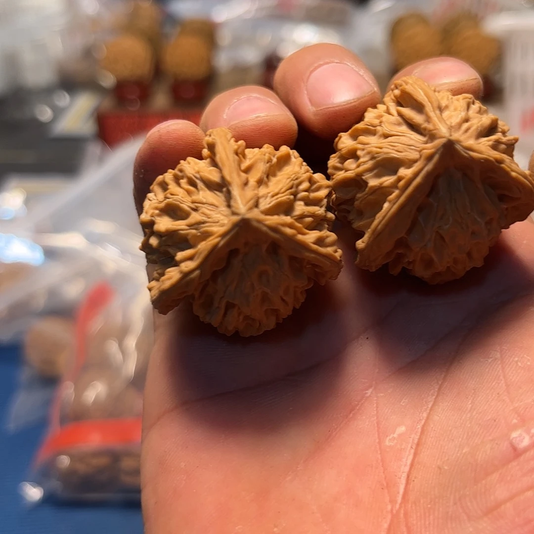 文玩核桃吊坠盘山三棱