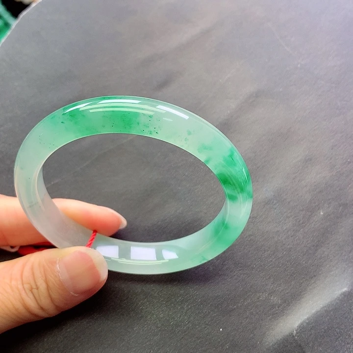 未镶嵌手镯石英质玉