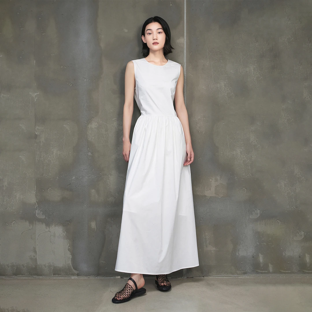 COVERINS夏季新款淡人穿搭无袖后背镂空连衣裙CC35205260