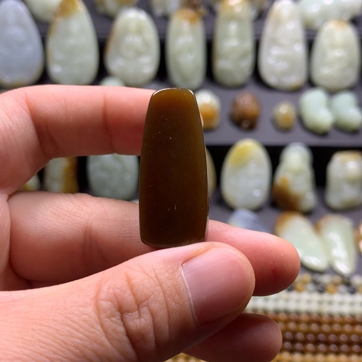 和田玉（糖玉）未镶嵌颈饰点***麻