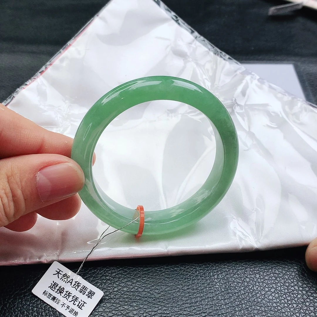 翡翠手镯未镶嵌天然翡翠手镯