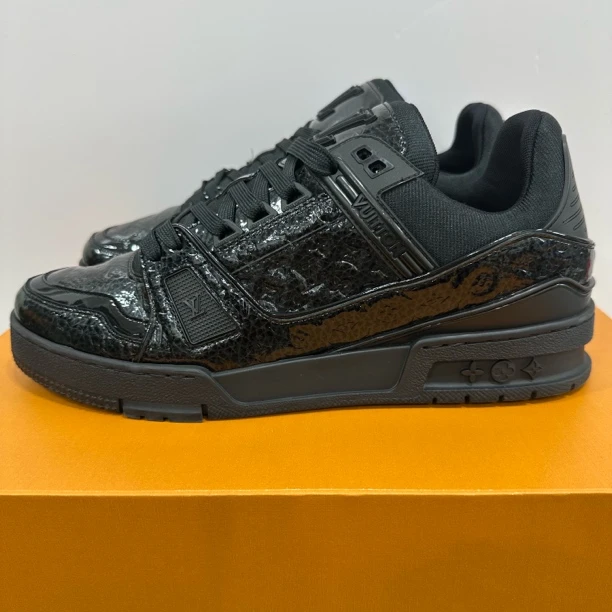 95新 LouisVuitton/路易威登 42码 trainer 新款黑色 低帮板鞋