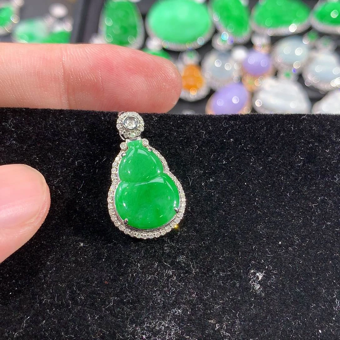 翡翠18K金镶嵌颈饰