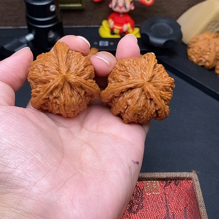 ****生文玩核桃把件白奔