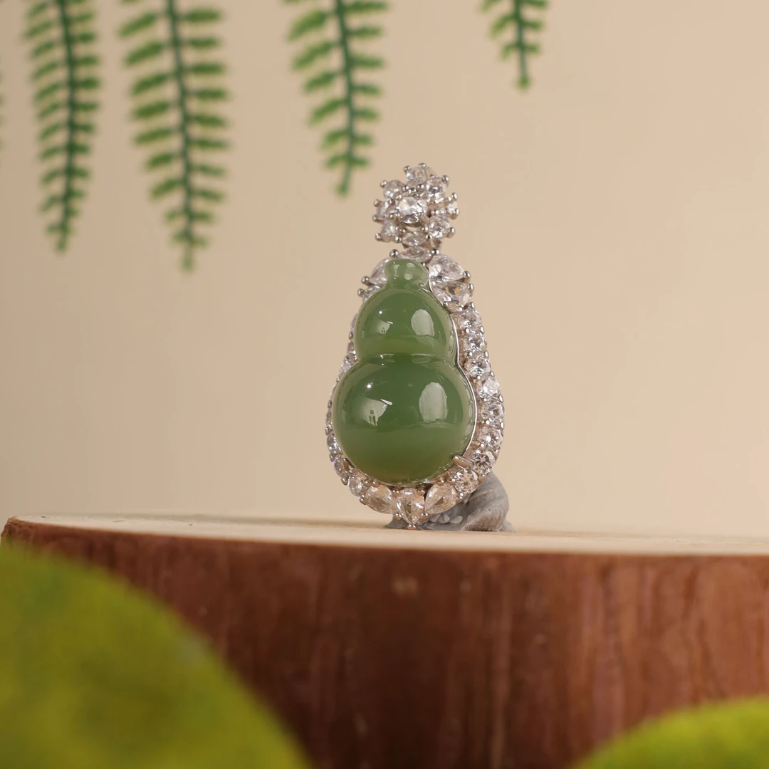 XX9214二十世纪和田玉葫芦吊坠