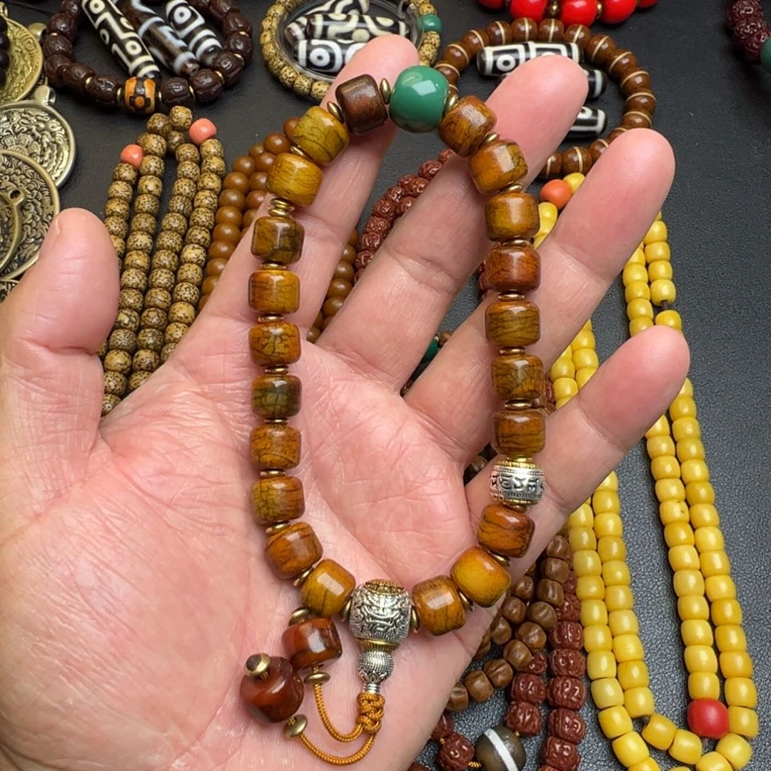 泥塑牦牛手持。