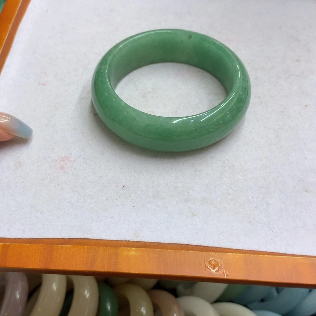 未镶嵌手镯石英质玉