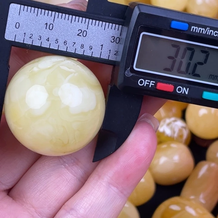 蜜蜡未镶嵌裸石微瑕373