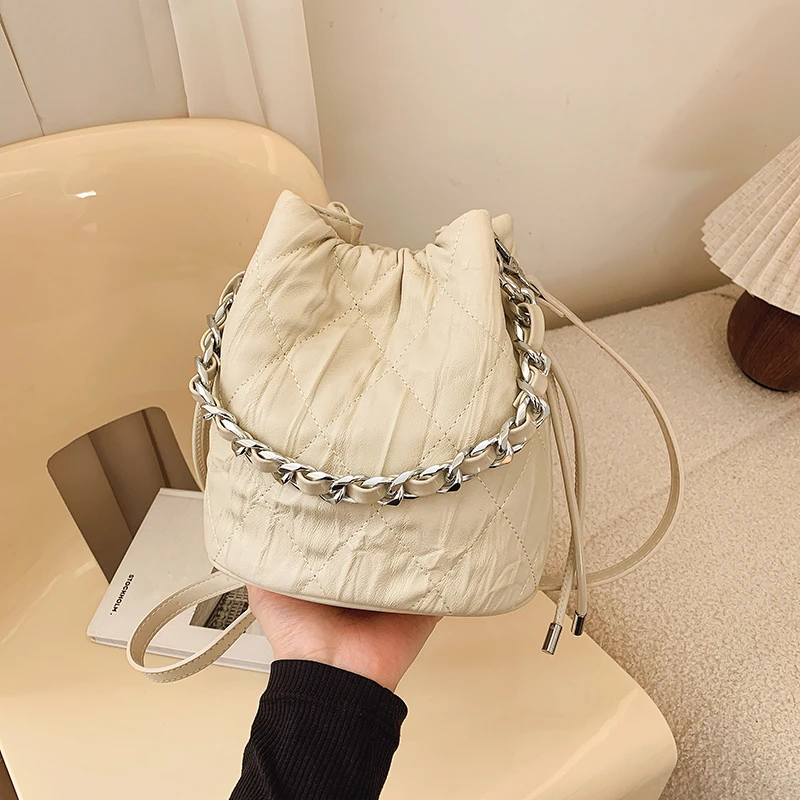 2025新款褶皱简约ins网红福袋水桶包小众潮流时尚气质百搭