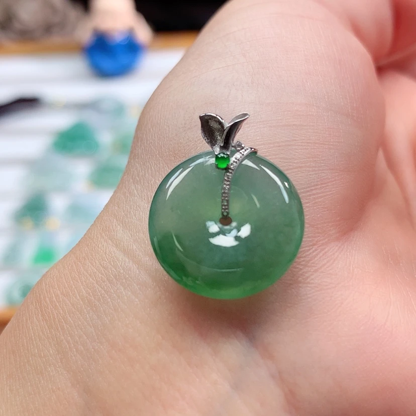 【闪购商品】吊坠(赠链)18K金镶嵌翡翠18.8-4.6