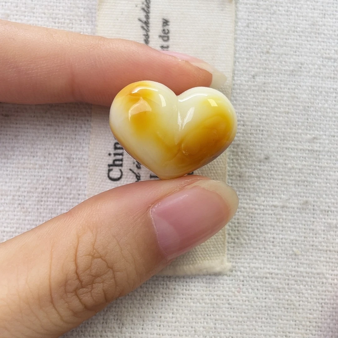 未镶嵌琥珀珠宝奇石屁桃