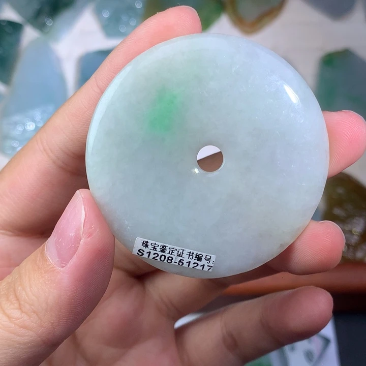 翡翠未镶嵌颈饰好