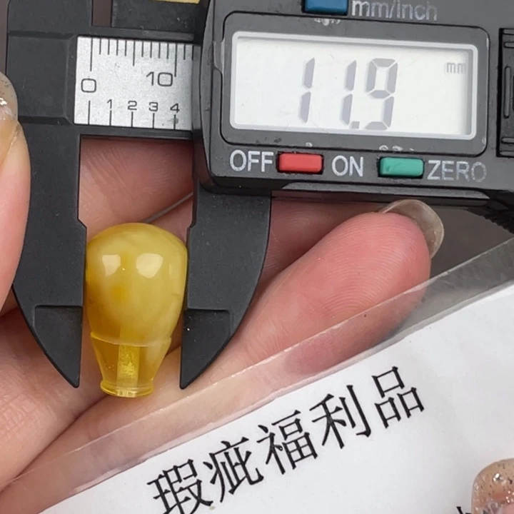 未镶嵌琥珀裸石微瑕666