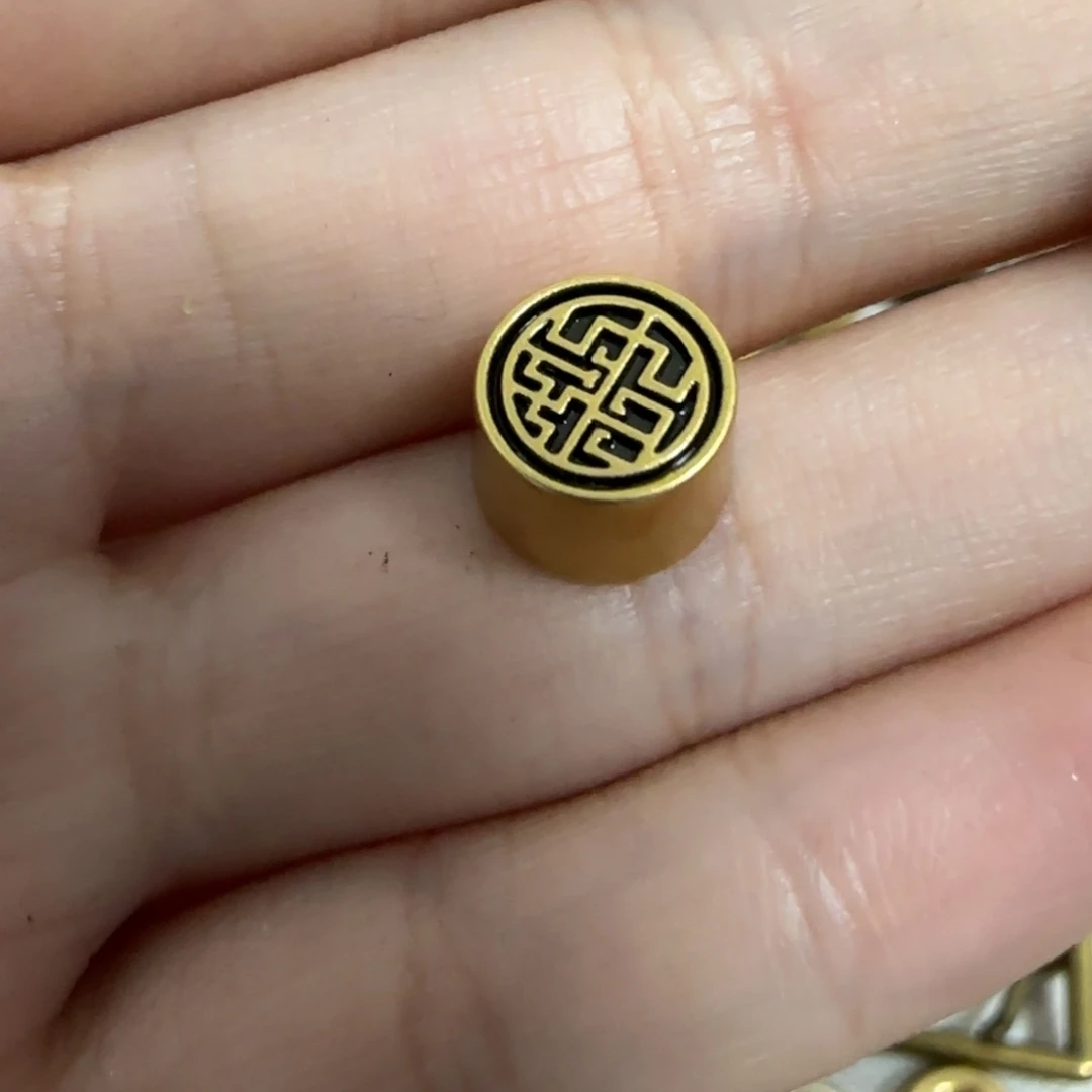 螺丝脚钉10元20个.