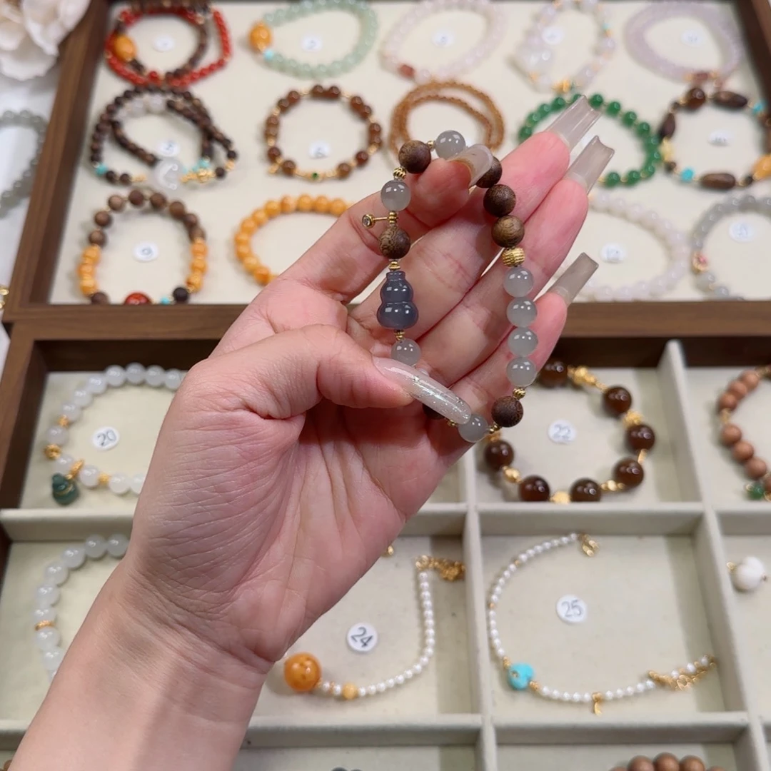 周***呀手链未镶嵌和田玉