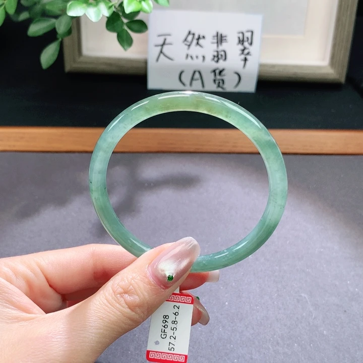 翡翠手镯未镶嵌天然翡翠手镯