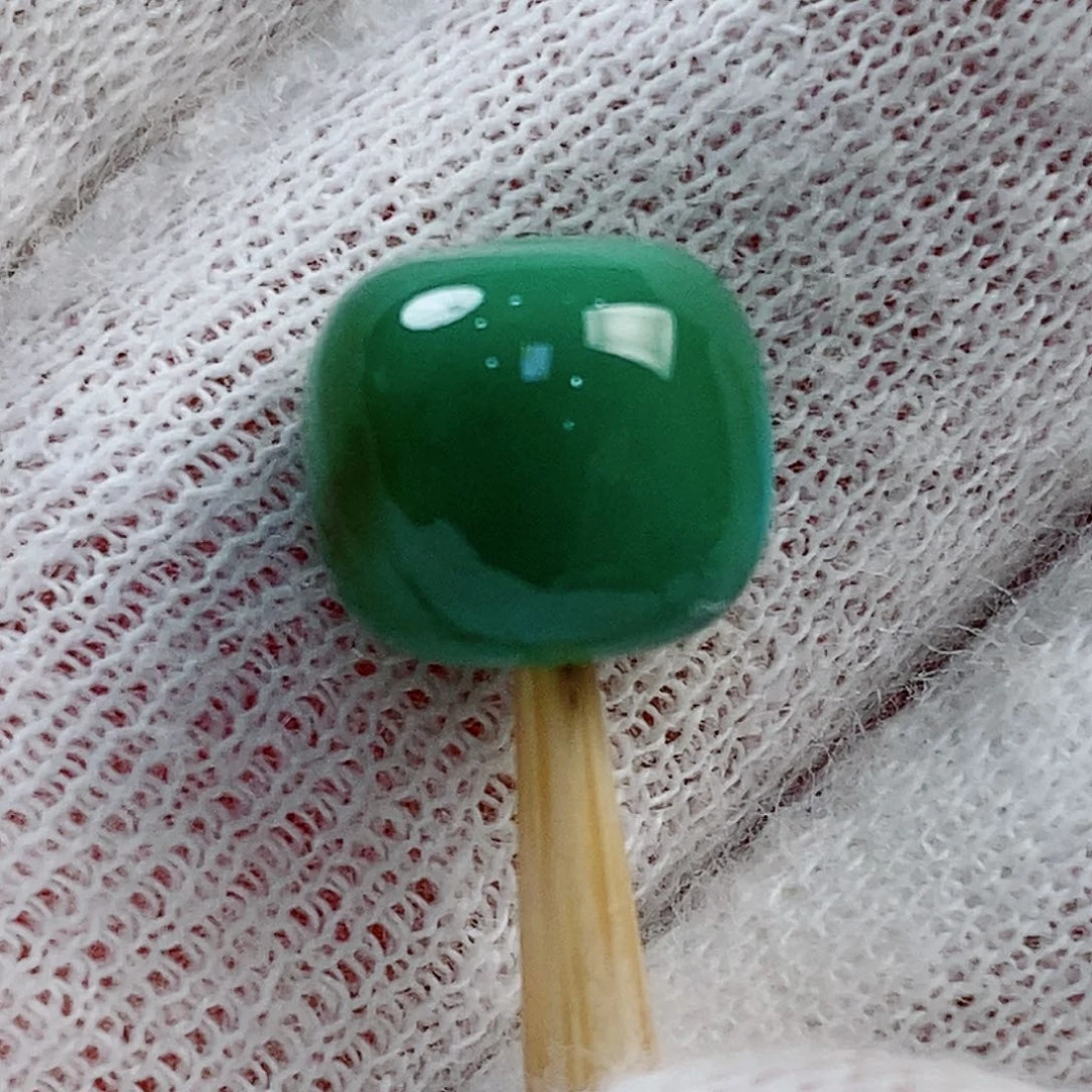 无***为未镶嵌绿松石珠宝奇石