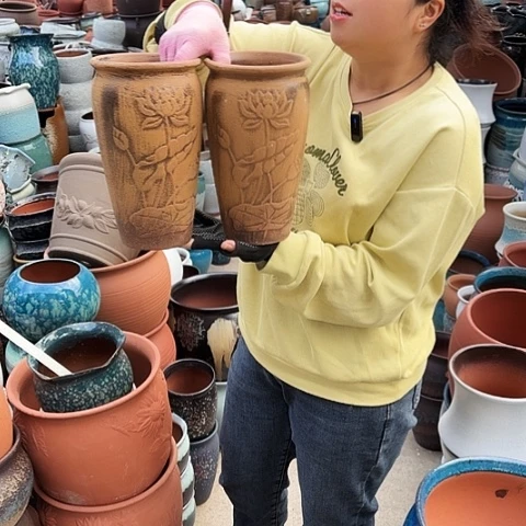 口14高25瑕疵两个。