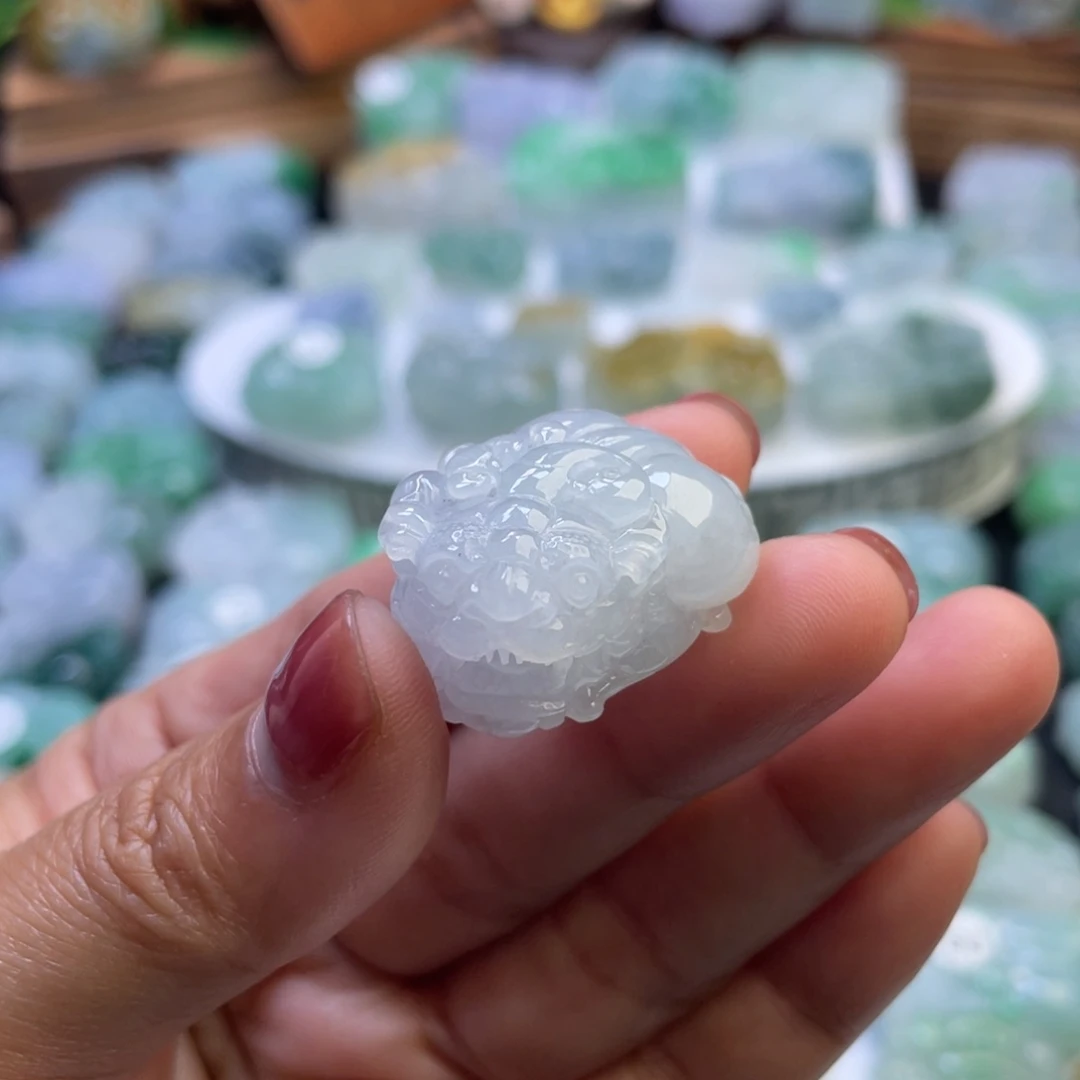 翡翠未镶嵌颈饰貔貅