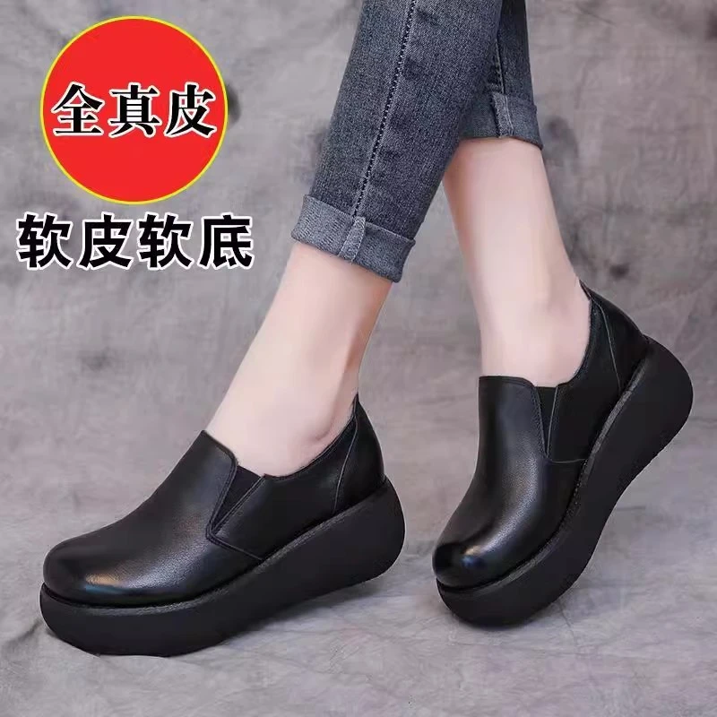 真皮单鞋女妈妈鞋2025春秋新款高跟坡跟圆头松糕鞋厚底防滑套脚鞋