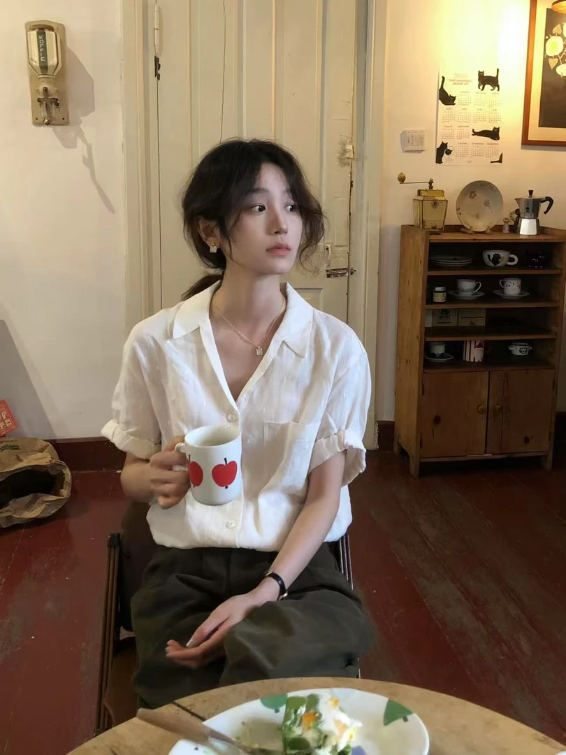 白色短袖衬衫女2025夏季新款休闲设计感港风高级百搭休闲裤