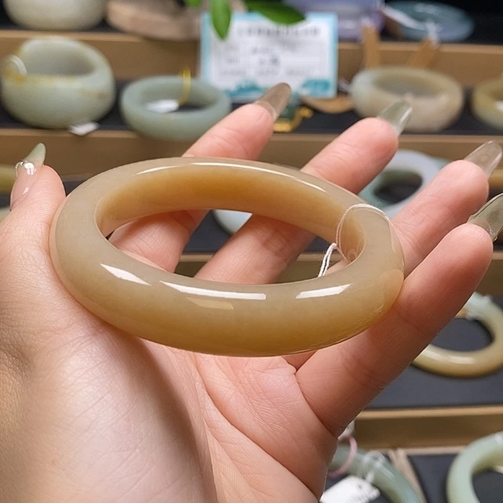 未镶嵌手镯和田玉（糖玉）
