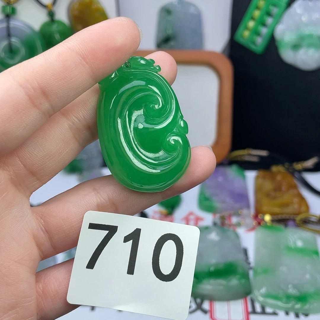 翡翠未镶嵌吊坠(赠链)