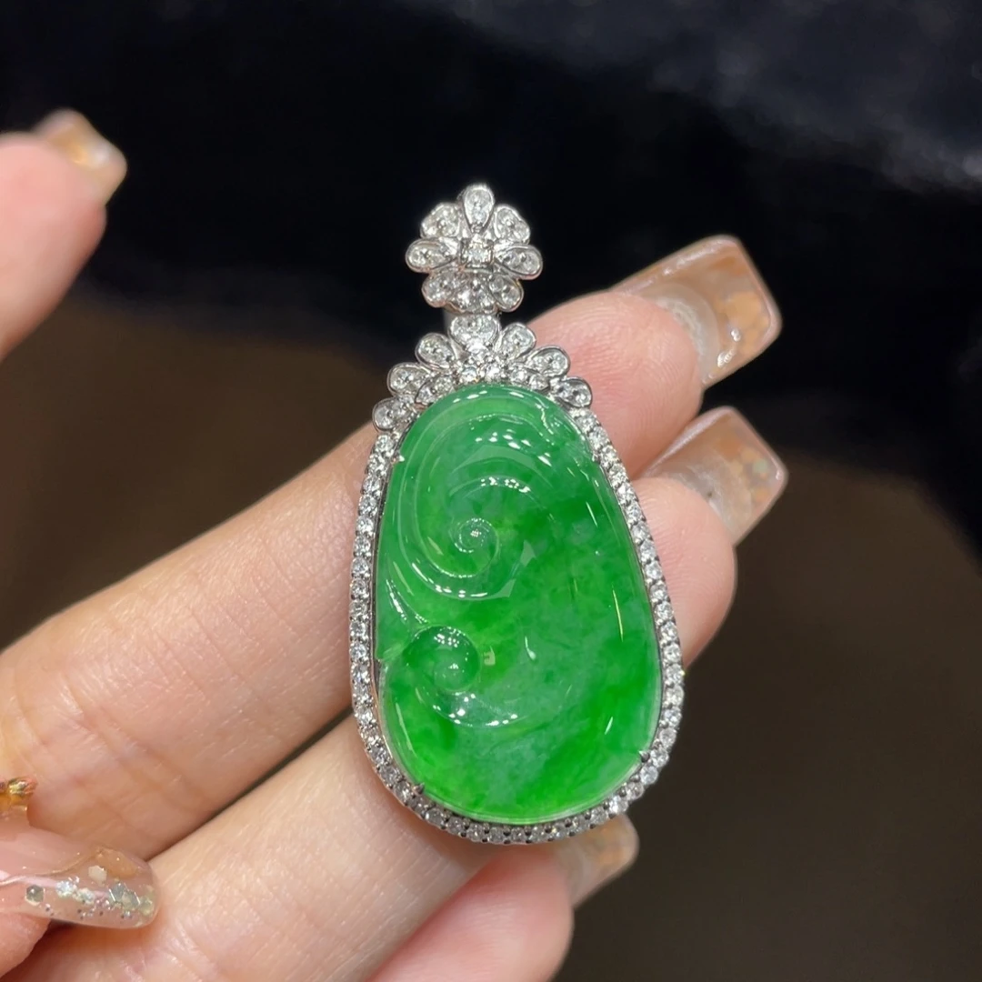 翡翠颈饰18K金镶嵌天然缅甸翡翠