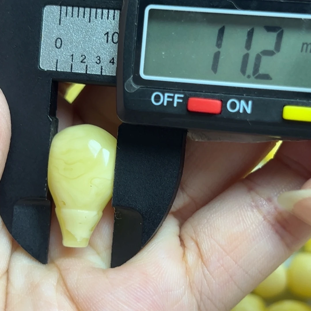 裸石琥珀未镶嵌三通