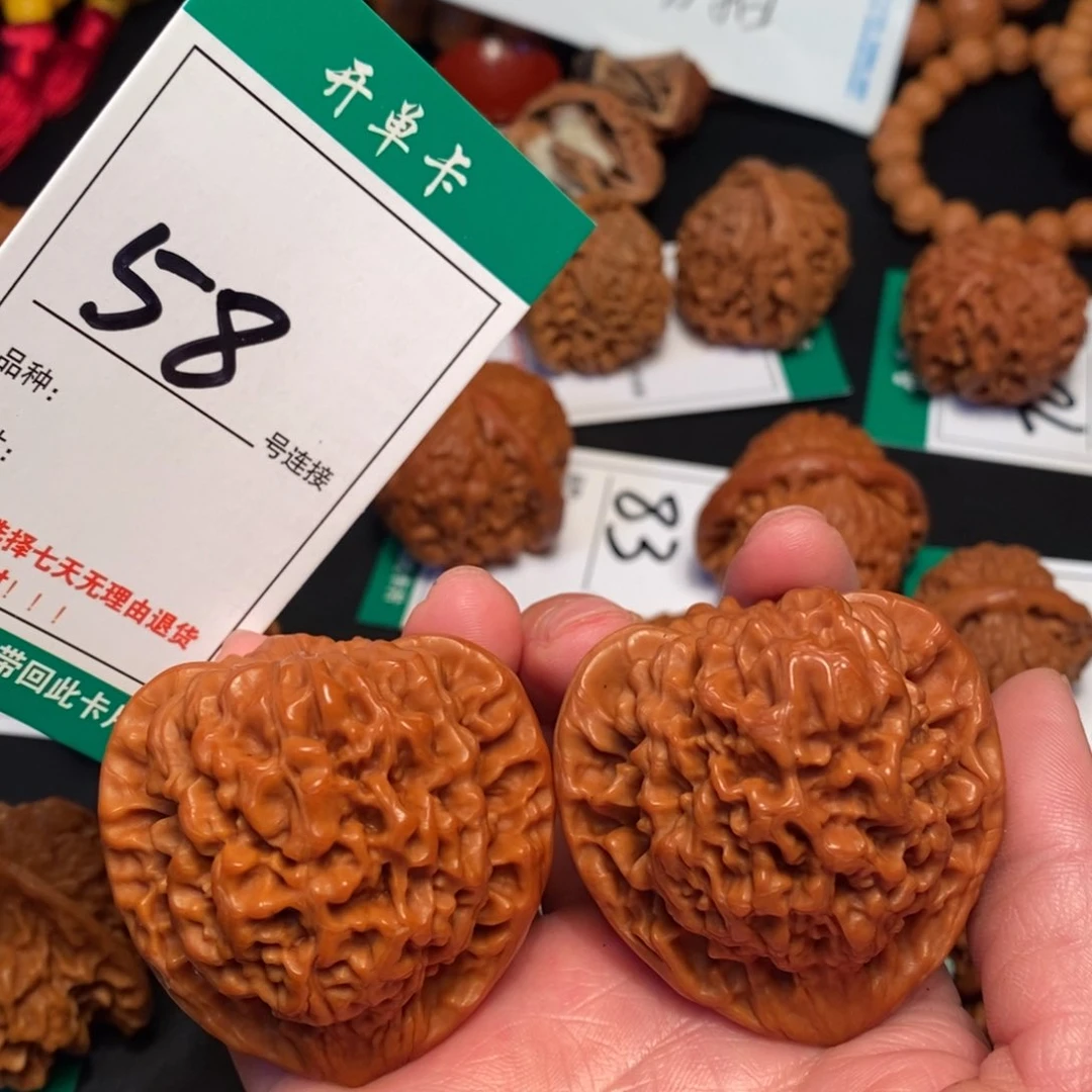 文玩核桃吊坠58官帽49