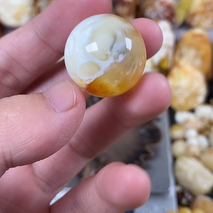 月***盒裸石琥珀未镶嵌我