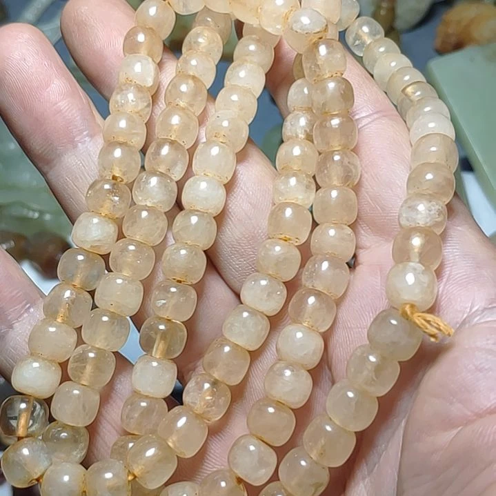 透闪石质玉未镶嵌颈饰董*会
