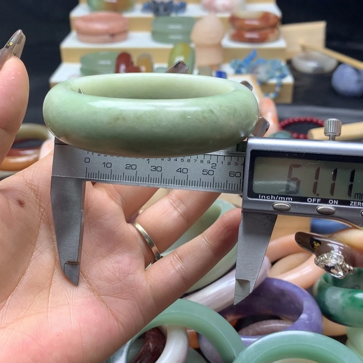 未镶嵌手镯石英质玉