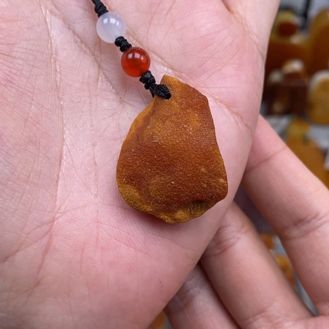 未镶嵌琥珀珠宝奇石