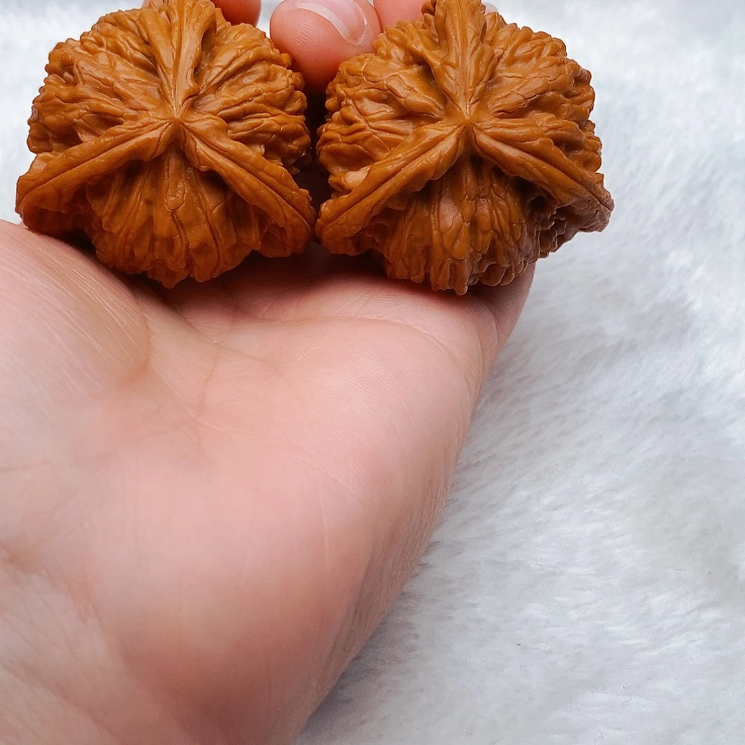 莫***沉文玩核桃吊坠三棱