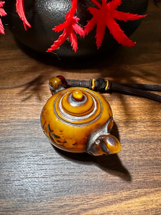 江江推荐-蜜蜡把把胡手把件ML004