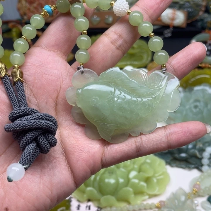 蛇纹石玉未镶嵌颈饰