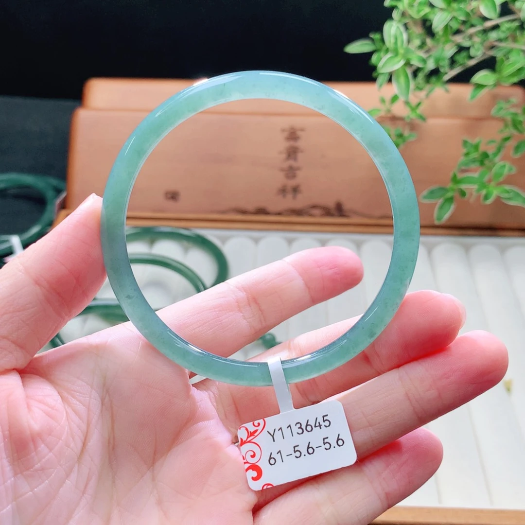 未镶嵌手镯（圆镯）翡翠