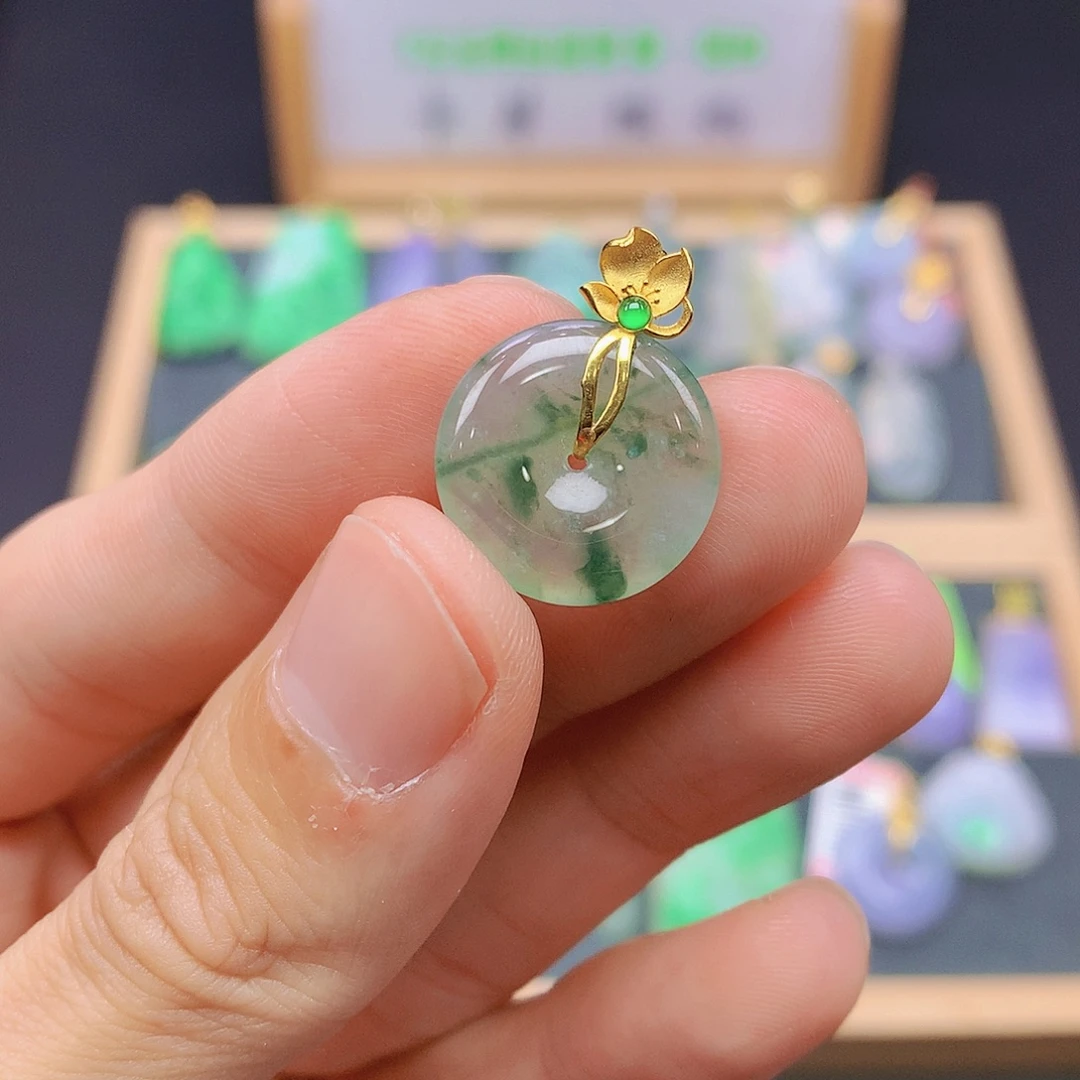 翡翠18K金镶嵌颈饰翡翠