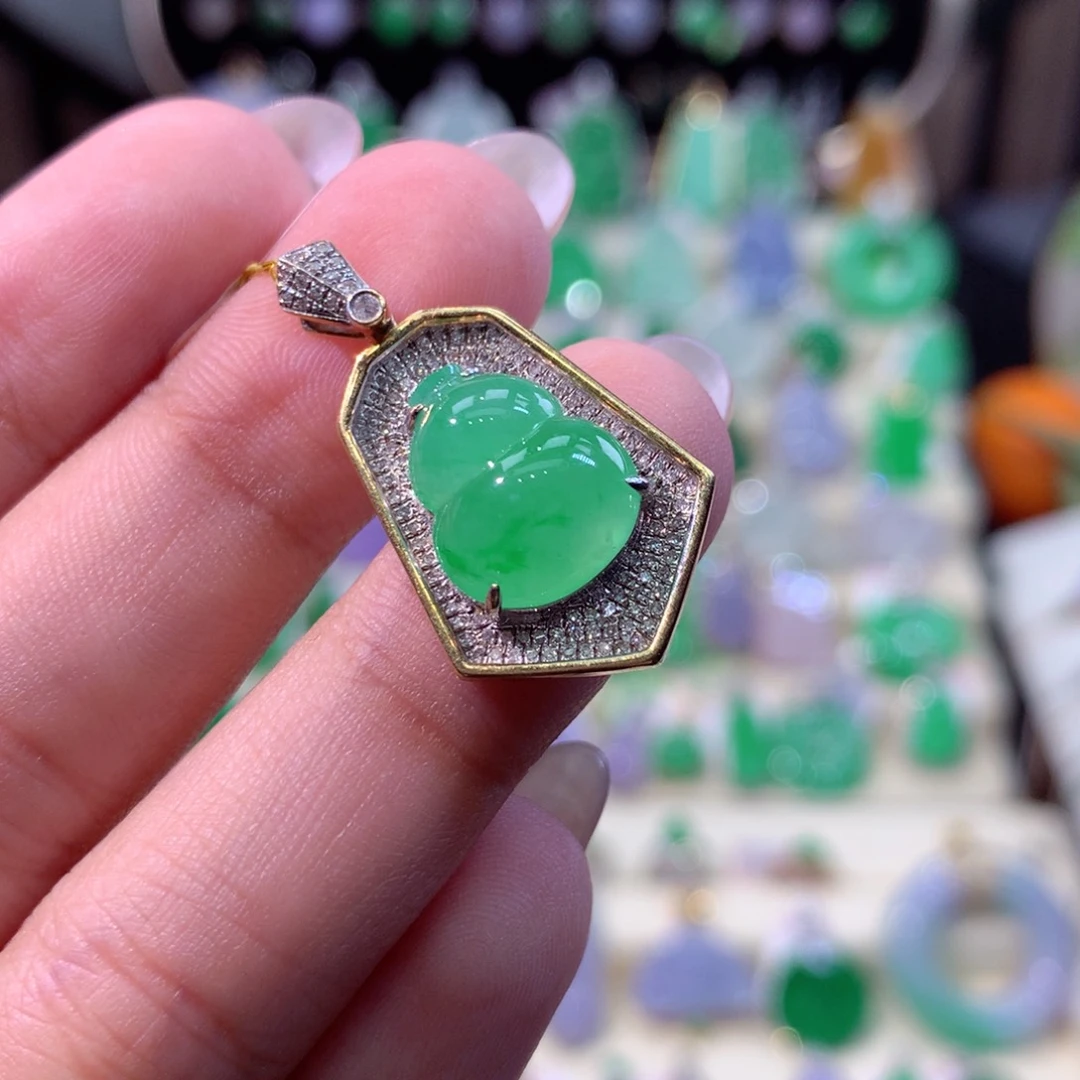 翡翠颈饰18K金镶嵌翡翠