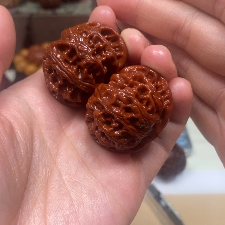 文玩核桃吊坠苹果园