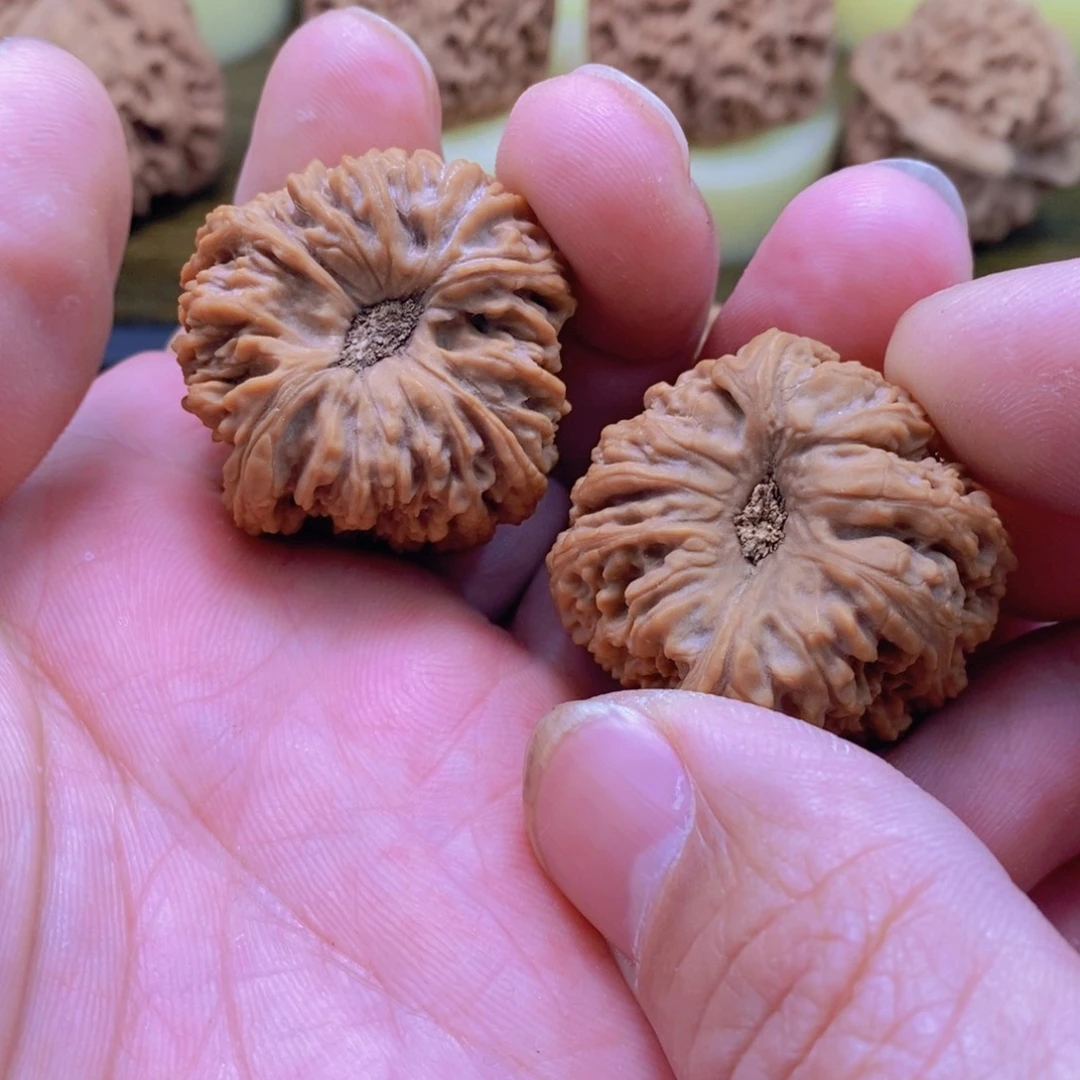 文玩核桃把件魂**绕文玩核桃南疆尖尖黄点