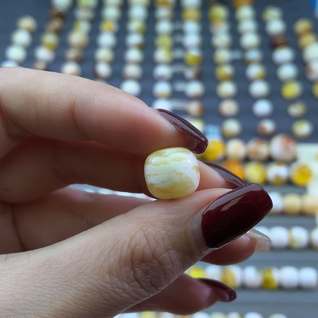 2***7琥珀未镶嵌裸石12.5*11.6mm